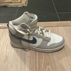 Nike high top Dunks! Women’s 8.5